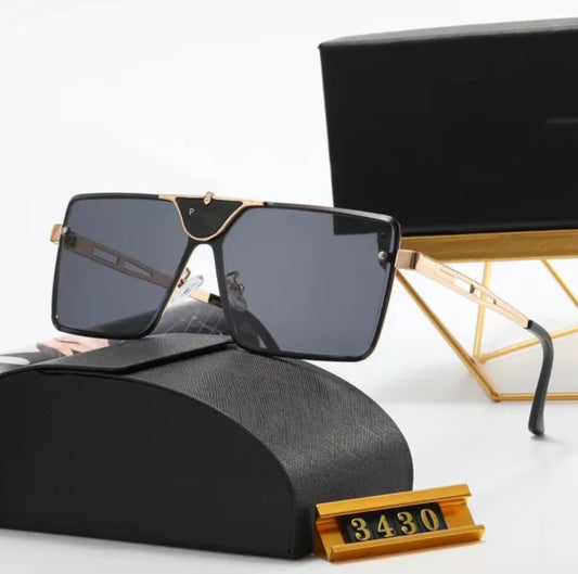 Black sunglasses with gold lining *Prr*